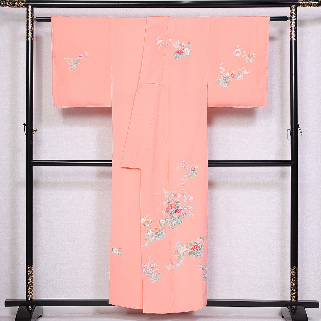 訪問着 袷 身丈153cm 裄丈62cm 正絹 Sランク 一つ紋 (丸に片喰) セミフォーマル 広衿 Sサイズ 京友禅 花籠 菊 ピンク系 M4 1217-10363