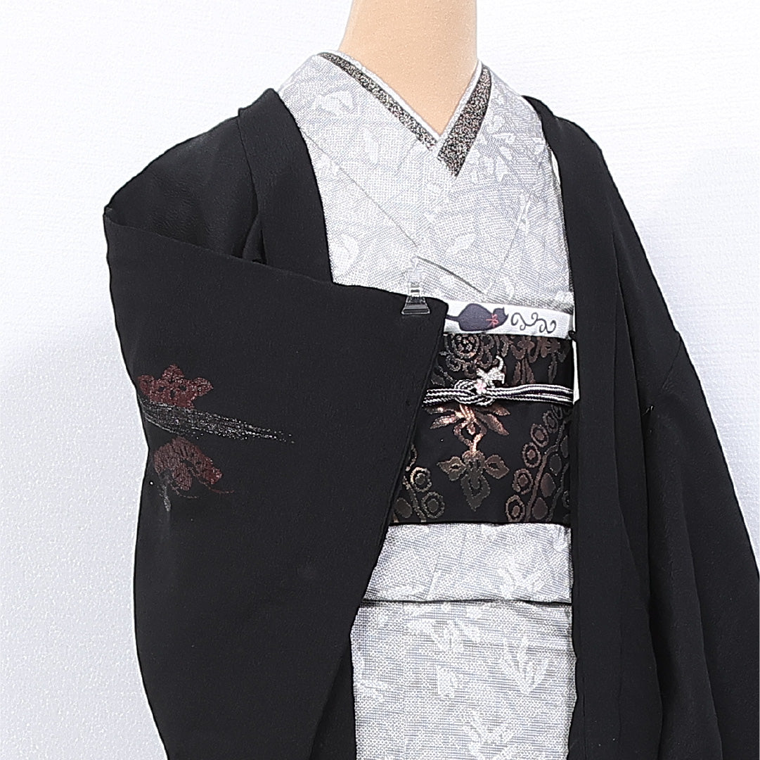 黒羽織 (お召) 袷 身丈75cm 裄丈62cm 正絹 Sランク 一つ紋 (木瓜) インフォーマル Sサイズ 漆糸 扇 椿 松 黒系 RP 1233-11171