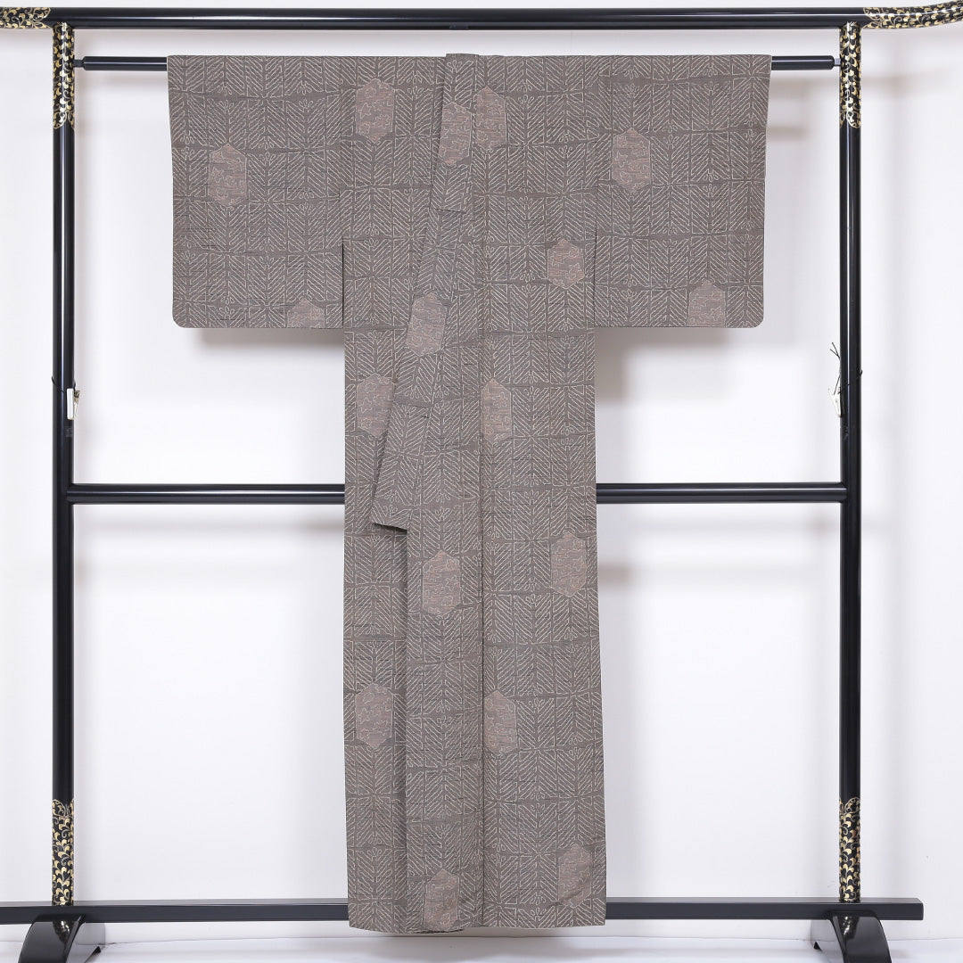 紬 袷 身丈155cm 裄丈61cm 正絹 Aランク カジュアル バチ衿 Mサイズ 松 紅葉 グレー系 RP 1223-03196