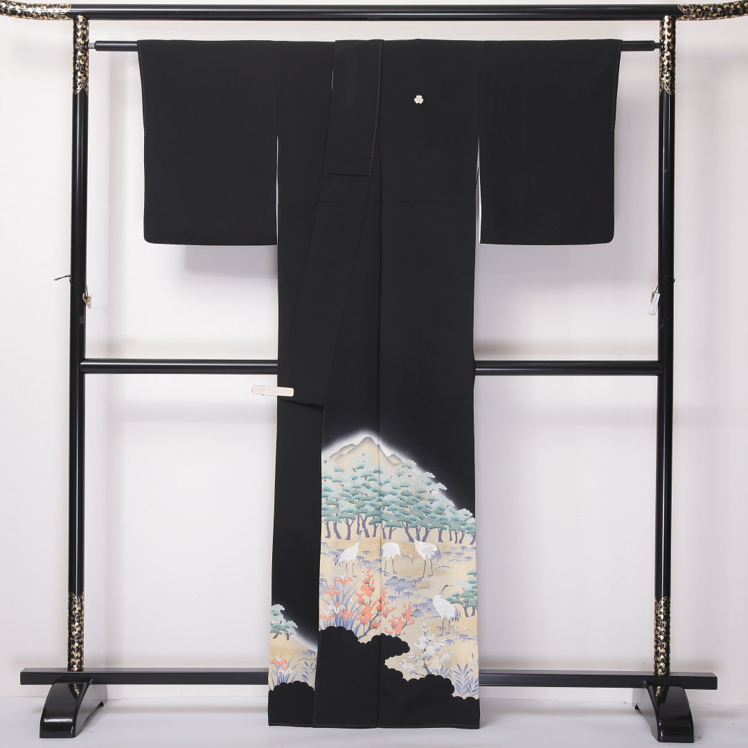 黒留袖 袷 身丈164cm 裄64.5cm 正絹 五つ紋 比翼仕立て 片喰 鶴 松 菖蒲 黒系 Bランク 1211-00136