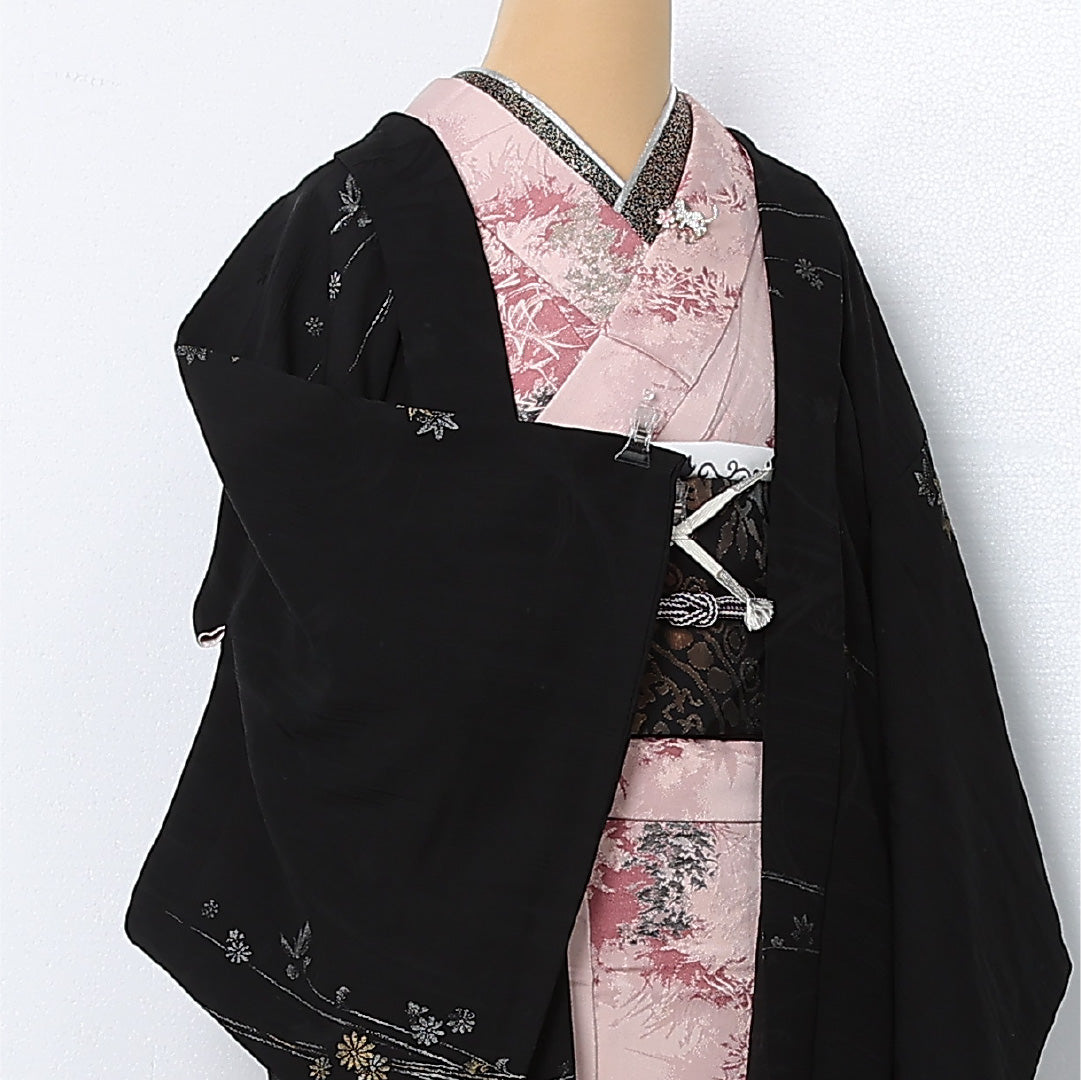 黒羽織 袷 身丈83cm 裄丈64cm 正絹 Sランク 一つ紋 (蔦) セミフォーマル Mサイズ 紐あり 菊 笹 黒系 RP 1233-12842