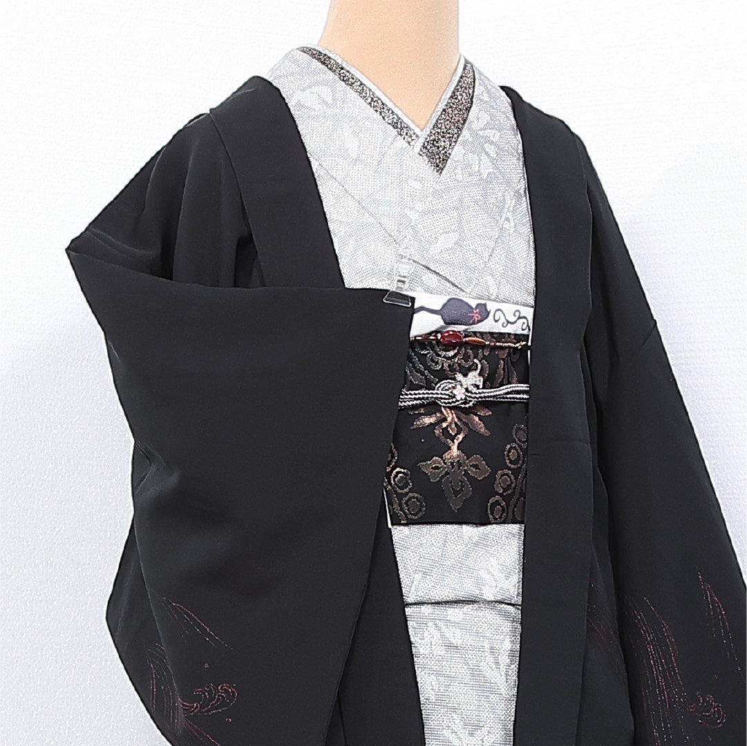 黒羽織 袷 身丈77cm 裄丈62cm 正絹 Sランク インフォーマル Sサイズ 絵羽羽織 漆糸 紐あり 波頭 黒系 RP 1233-11160