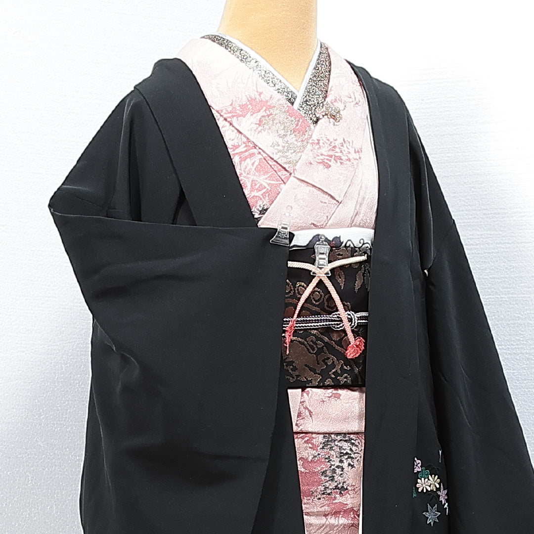 黒羽織 袷 身丈84cm 裄丈63cm 正絹 Sランク インフォーマル Sサイズ 刺繍 紐あり 梅 笹 紅葉 黒系 RP 1233-13979