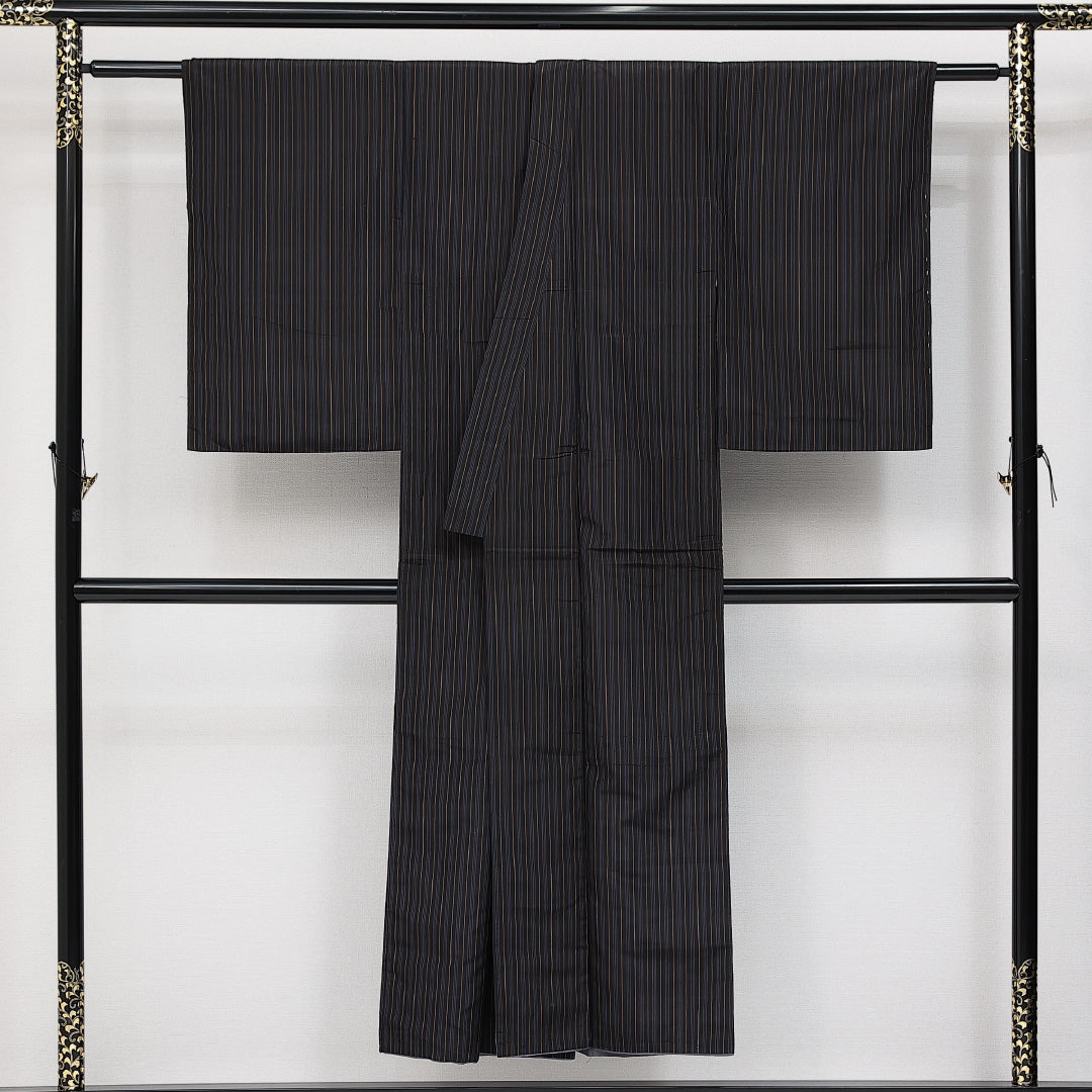 アンティーク 紬 袷 身丈147cm 裄丈62cm 正絹 Aランク バチ衿 XSサイズ 縞 黒系 RP 1223-14596