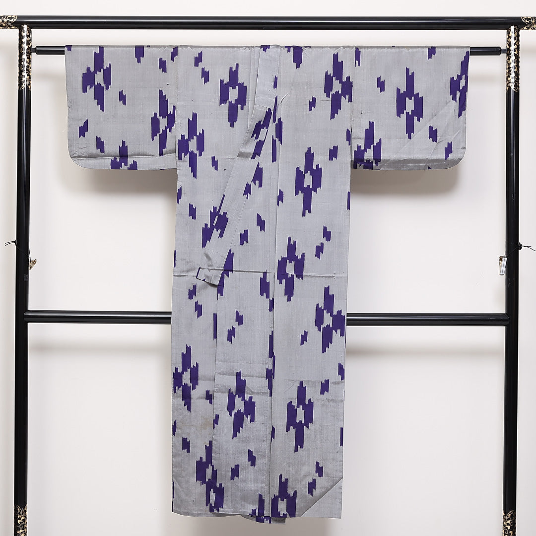 アンティーク 銘仙の着物 単衣 身丈135cm 裄丈62cm 正絹 Cランク バチ衿 XSサイズ 居敷当て 肩当て 井絣 グレー系 RP 1223-03827