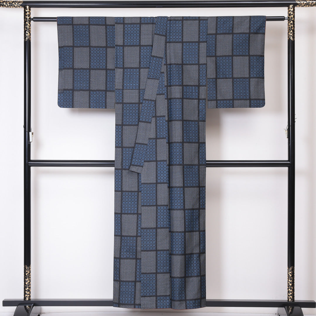 紬 袷 身丈154cm 裄丈60cm 正絹 Sランク Sサイズ バチ衿 カジュアル 市松 黒系 1216-03244