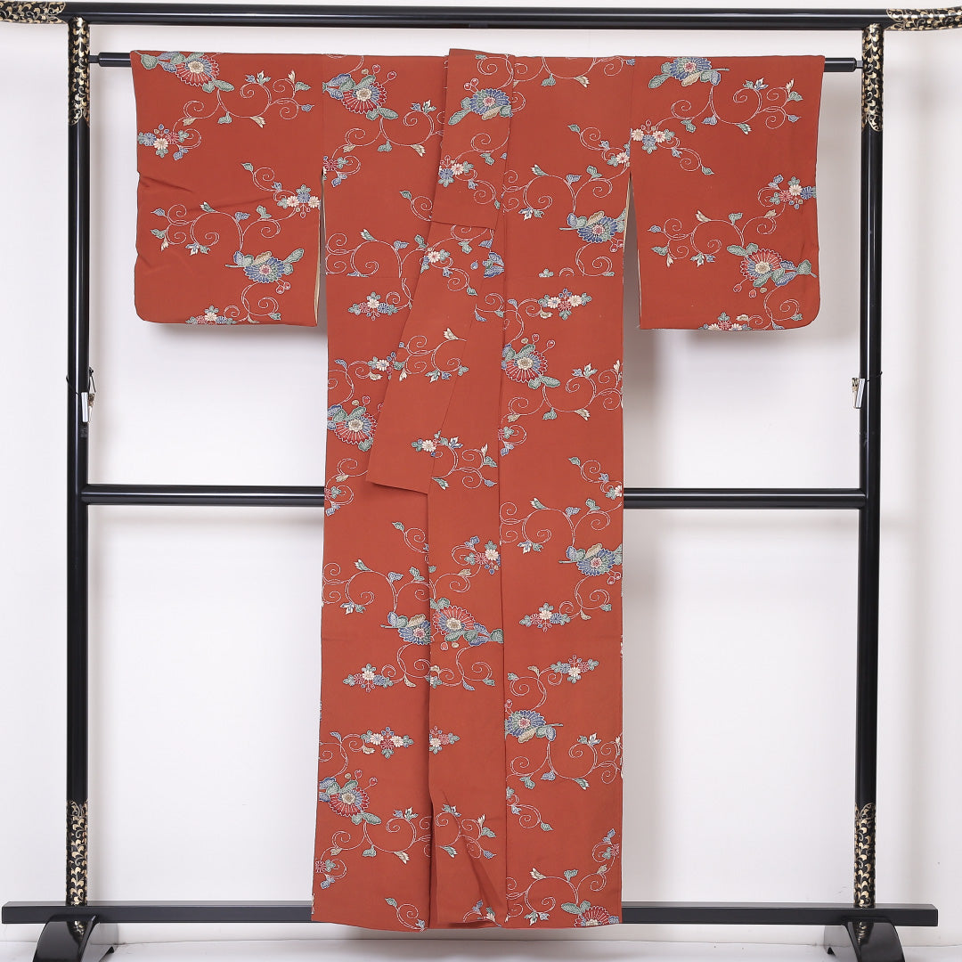 小紋 袷 身丈154cm 裄丈63cm 正絹 Bランク Sサイズ 広衿 インフォーマル ちりめん 唐菊 牡丹 朱系 1215-01894