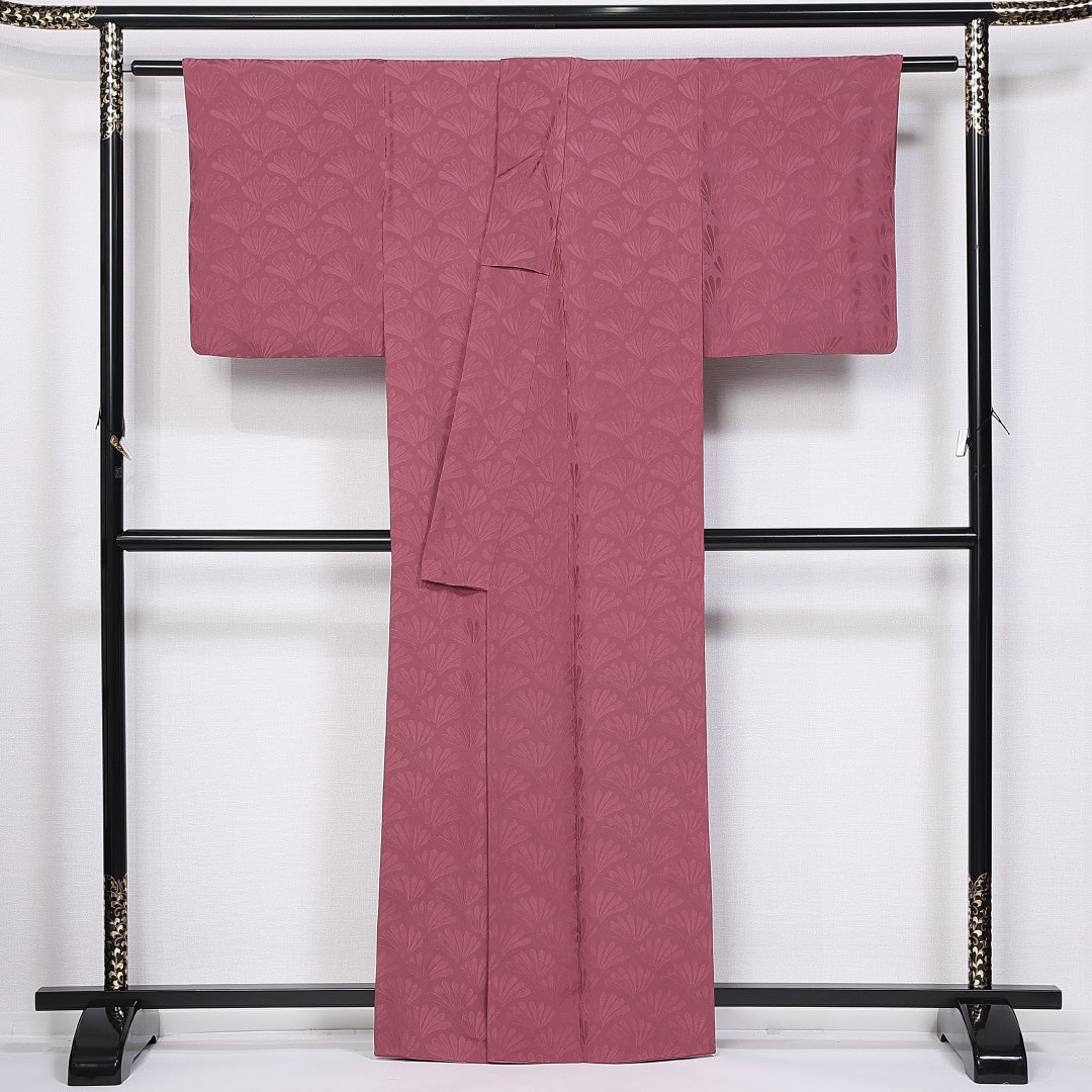 色無地 袷 身丈162cm 裄丈62cm 正絹 Aランク 一つ紋 (武田菱) 紋意匠 (菊) セミフォーマル 広衿 Lサイズ 織り出し 無地 ピンク系 RP 1219-11193