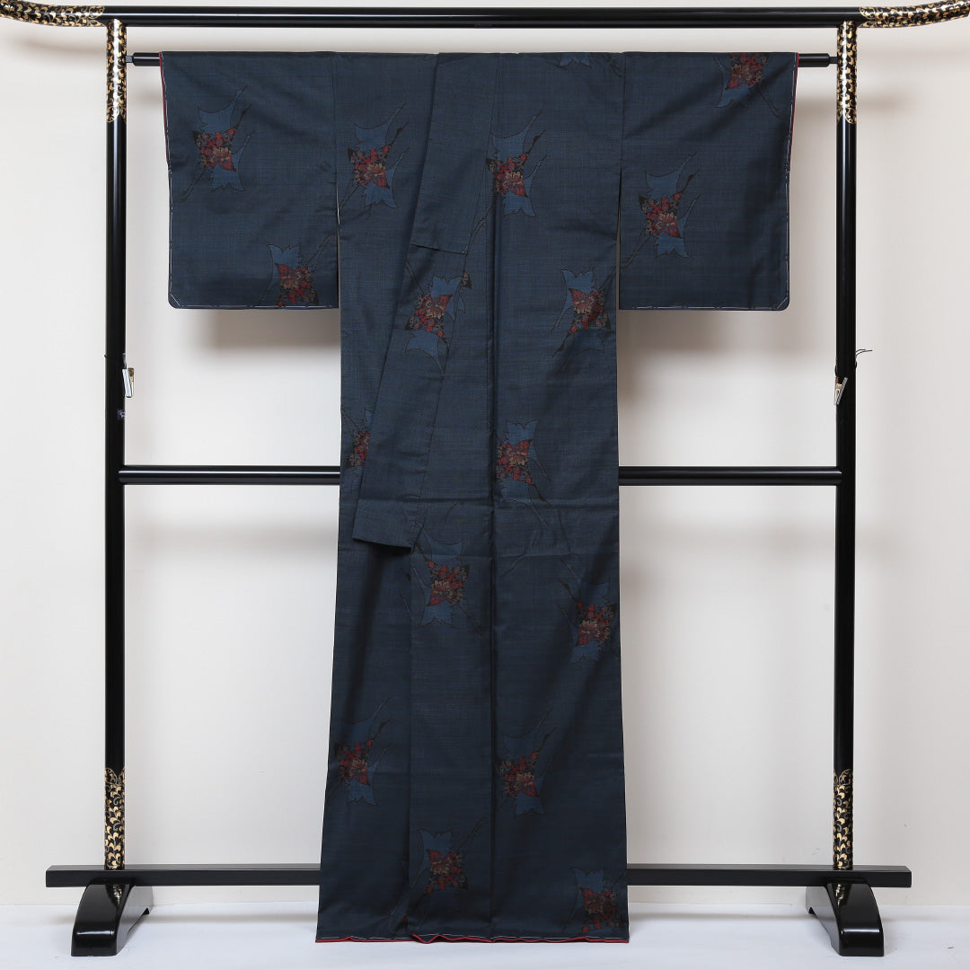 未使用品 紬(大島紬) 袷 身丈168cm 裄丈65cm 正絹 Sランク XLサイズ 広衿 インフォーマル 経緯絣 鶴 しつけ糸 紺系 1216-02983