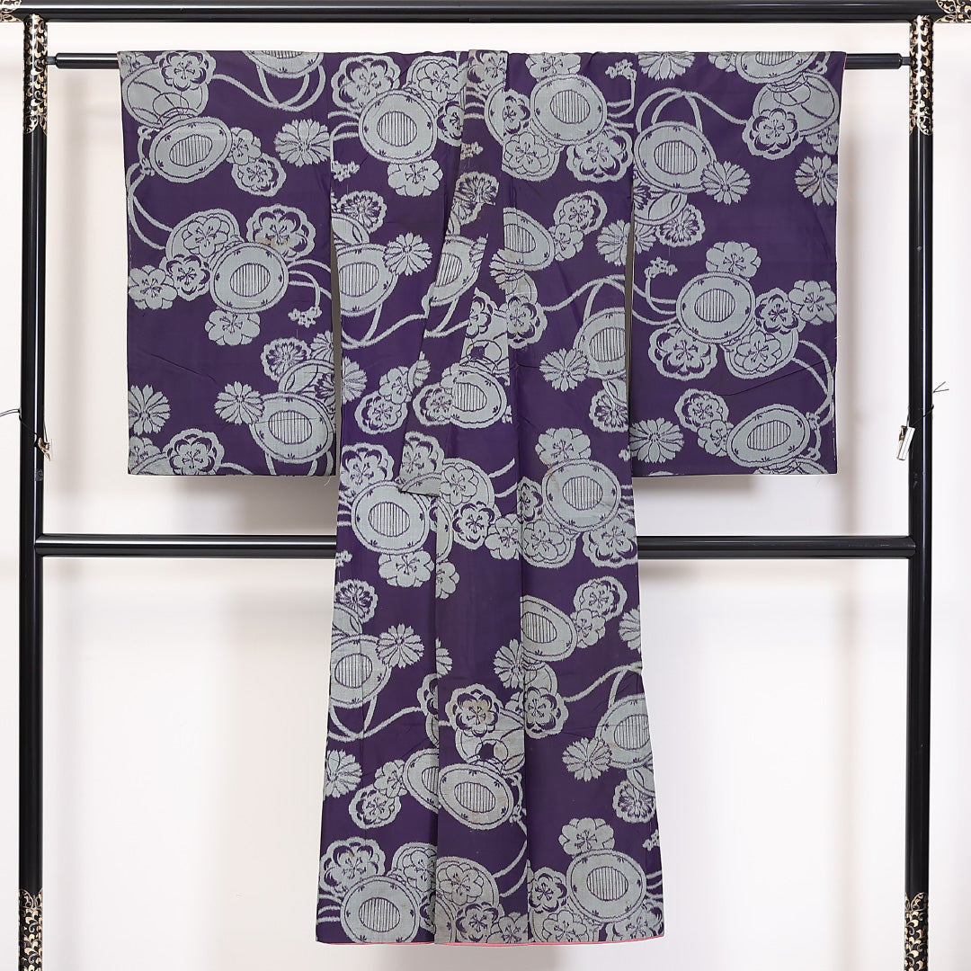 アンティーク 銘仙の着物 袷 身丈140cm 裄丈62cm 正絹 Cランク バチ衿 XSサイズ 鼓 菊 紫系 RP 1223-03750