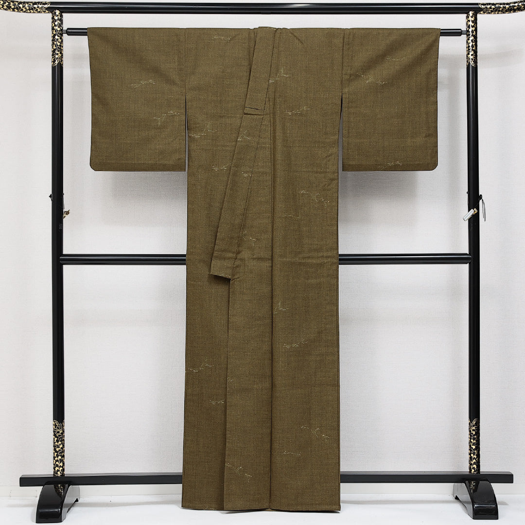 洗える着物 ウールの紬 単衣 身丈162cm 裄丈64cm ウール Sランク カジュアル バチ衿 Lサイズ 肩当て 植物柄 緑系 RP 1223-14593