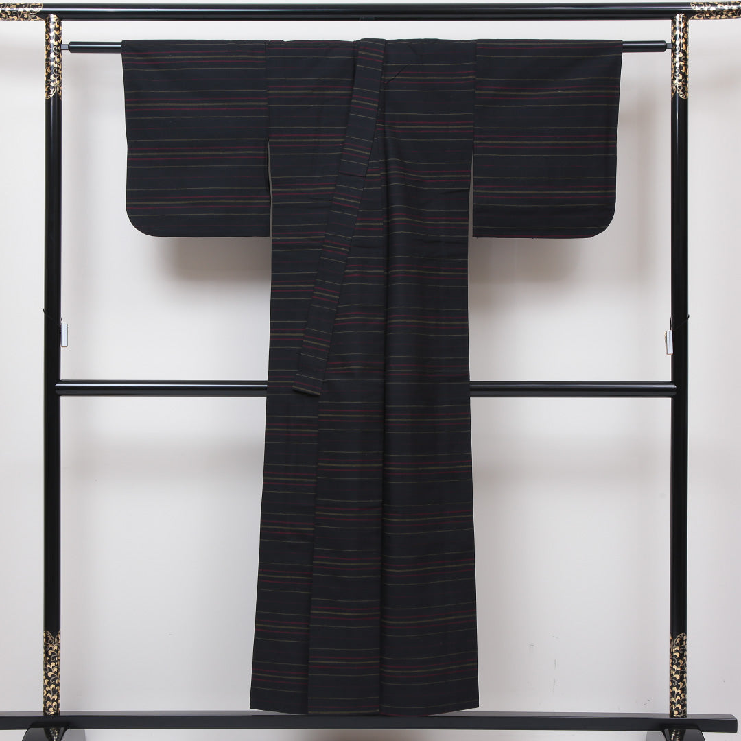 紬 単衣 身丈149cm 裄丈62cm 正絹 Aランク カジュアル バチ衿 XSサイズ 居敷当て 縞 黒系 RP 1223-02898