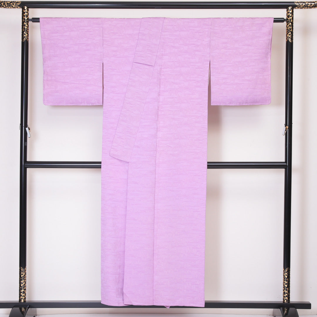 色無地 袷 身丈152cm 裄丈65cm 正絹 Aランク 一つ紋 (五三桐) 紋意匠 (創作柄) セミフォーマル 広衿 Sサイズ ふくれ織 紫系 HP 1219-05236