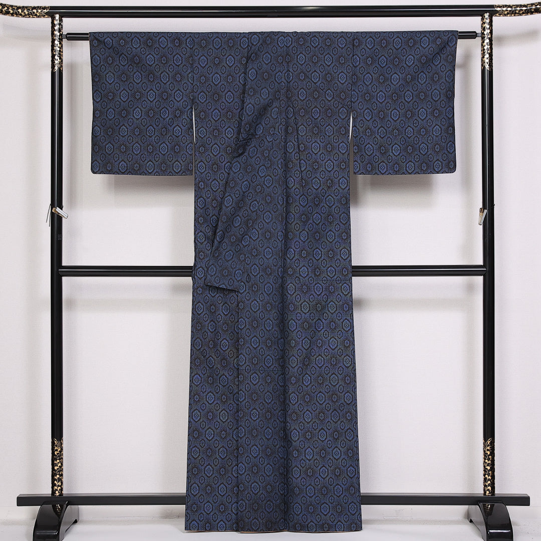 紬 袷 身丈162cm 裄丈64cm 正絹 Sランク カジュアル 広衿 Lサイズ 亀甲 紺系 RP 1223-10118