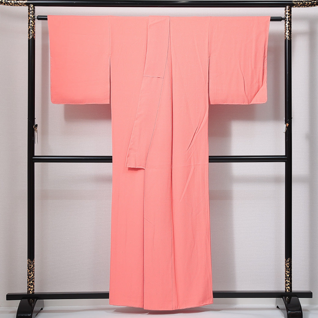 色無地 袷 身丈157cm 裄丈62cm 正絹 Aランク 一つ紋 (中陰剣片喰) セミフォーマル 広衿 Mサイズ 無地 ピンク系 RP 1219-14954