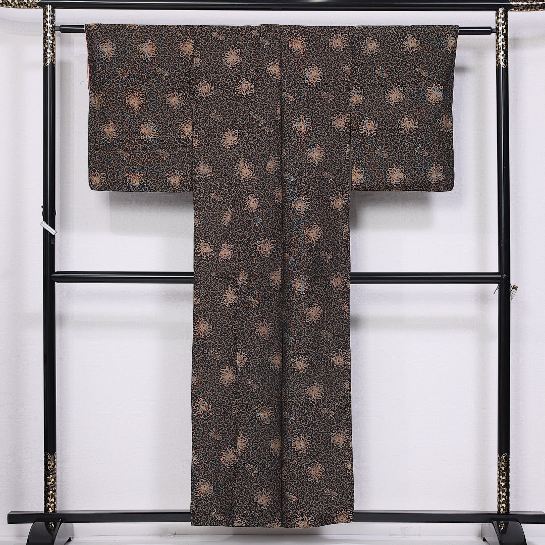 アンティーク 紬 袷 身丈154cm 裄丈63cm 正絹 Cランク バチ衿 Sサイズ 菊 黒系 RP 1223-11006