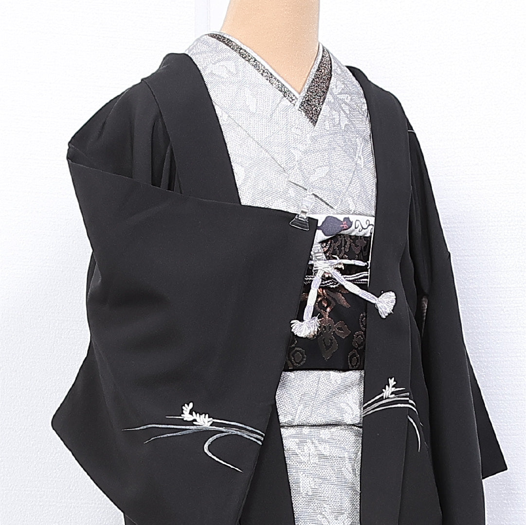 黒羽織 袷 身丈81cm 裄丈63cm 正絹 Aランク 一つ紋 (蔦) セミフォーマル Sサイズ 紐あり 稲 黒系 RP 1233-11140