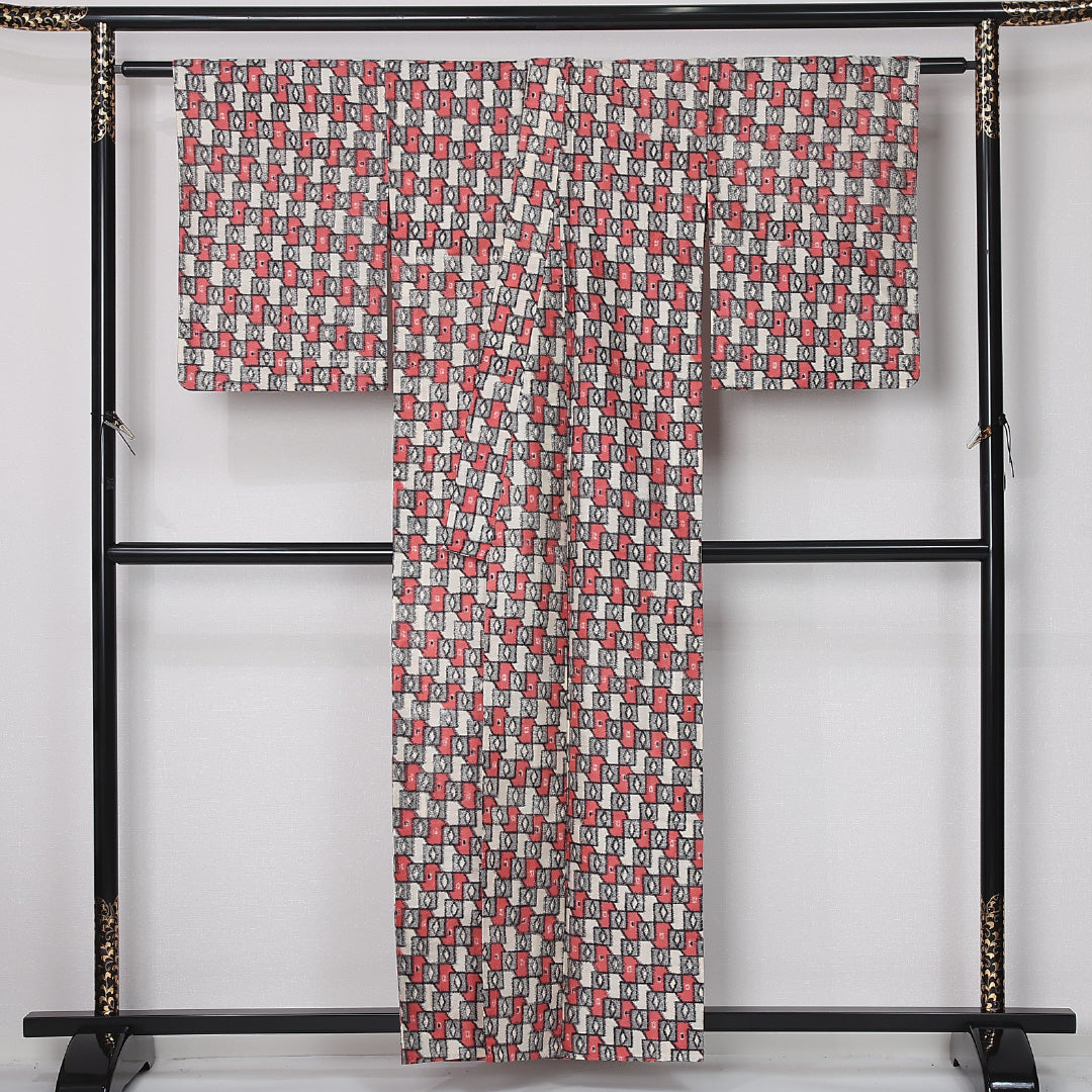 アンティーク 銘仙の着物 単衣 身丈155cm 裄丈64cm 正絹 Aランク バチ衿 Mサイズ 幾何学柄 クリーム系 M4 1223-12491