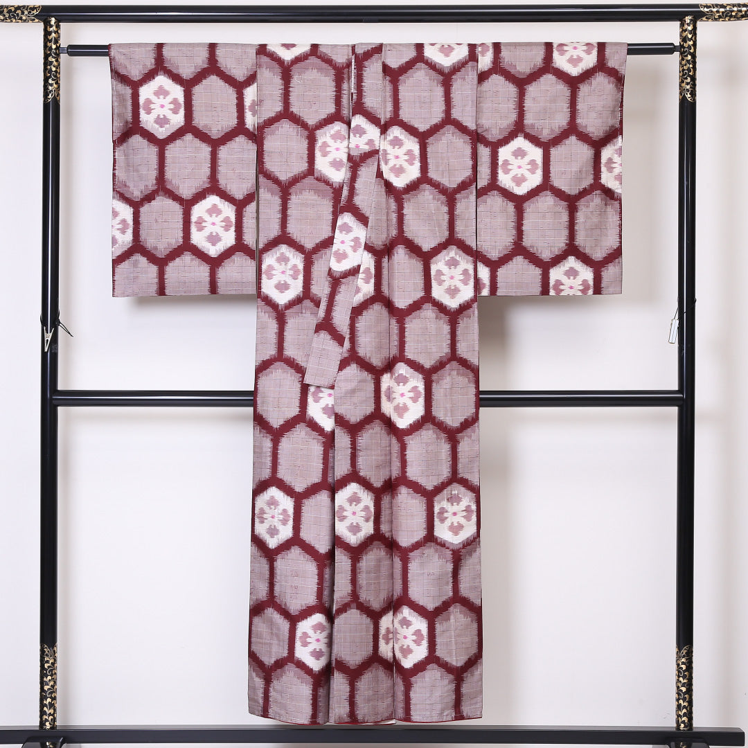 アンティーク 紬 袷 身丈148cm 裄丈61cm 正絹 Aランク バチ衿 XSサイズ 花菱亀甲 赤系 RP 1223-03318
