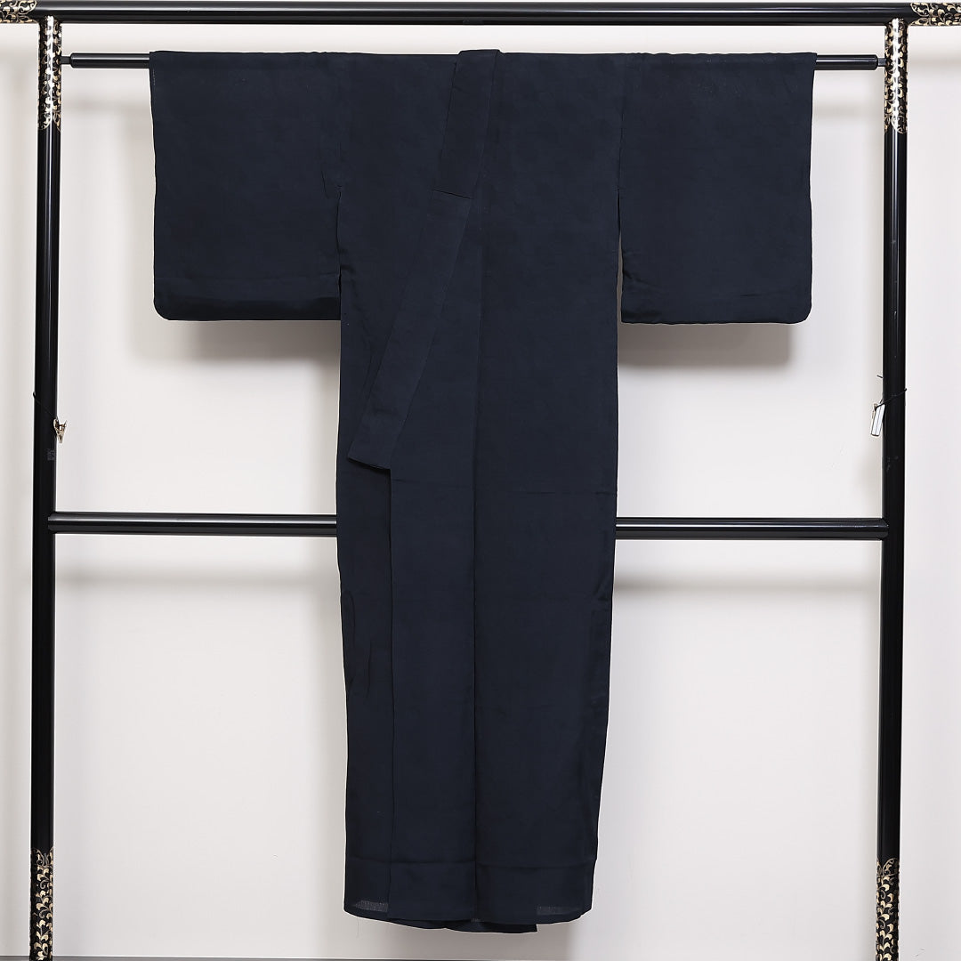 アンティーク 夏物 色無地 夏物 身丈143cm 裄丈62cm 正絹 Aランク 紋意匠 (亀甲) バチ衿 XSサイズ 肩当て 紺系 PO 1219-05313