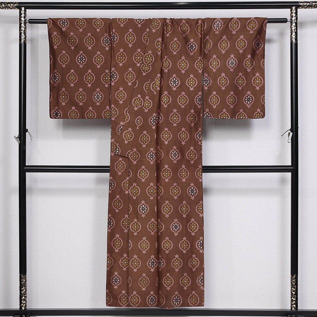 アンティーク 銘仙の着物 袷 身丈149cm 裄丈63cm 正絹 Bランク バチ衿 XSサイズ 花柄 茶系 RP 1223-10543