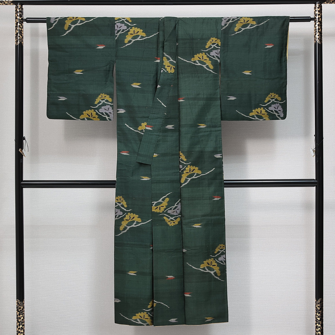 アンティーク 銘仙の着物 袷 身丈144cm 裄丈62cm 正絹 Aランク バチ衿 XSサイズ 松 緑系 M4 1223-14721