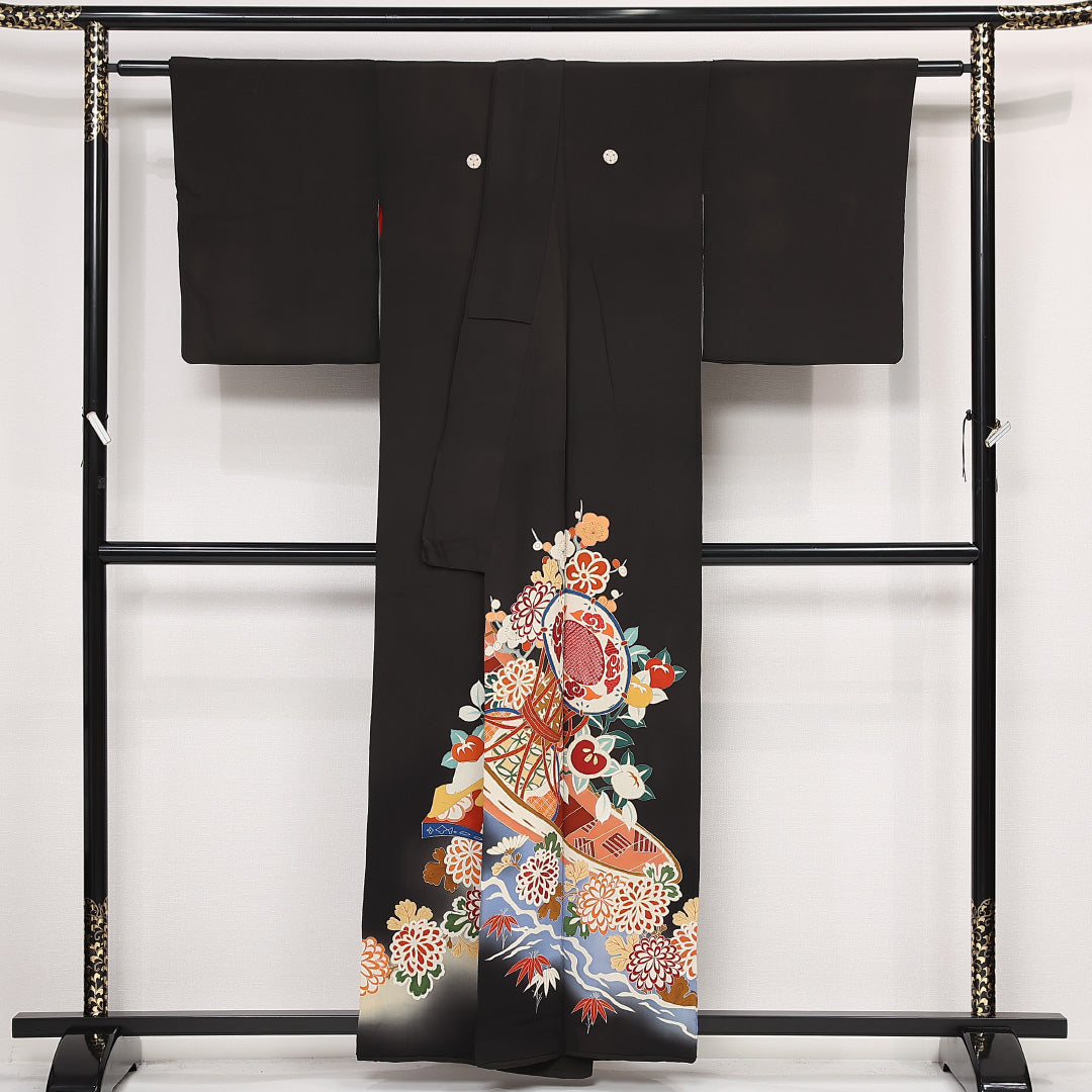 アンティーク 黒留袖 五つ紋 三つ割り桔梗 身丈154cm 裄丈61cm Dランク 正絹 袷 広衿 S 唐織 金駒刺繍 吉祥文様 橘 古典的 華やか 黒系 1211-F0562