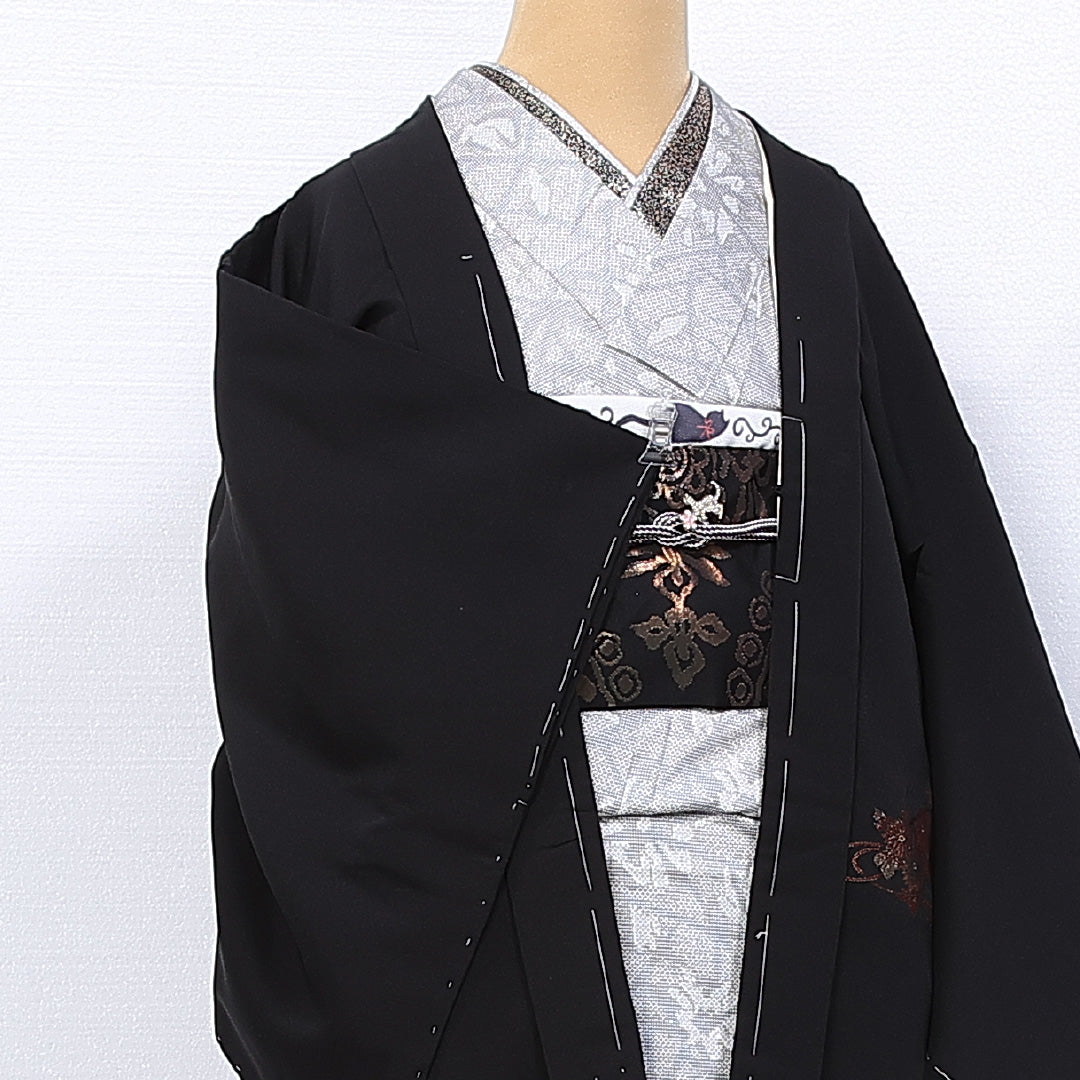 黒羽織 (お召) 袷 身丈83cm 裄丈64cm 正絹 Sランク インフォーマル Mサイズ 絵羽羽織 漆糸 しつけ糸 花車 黒系 RP 1233-11080
