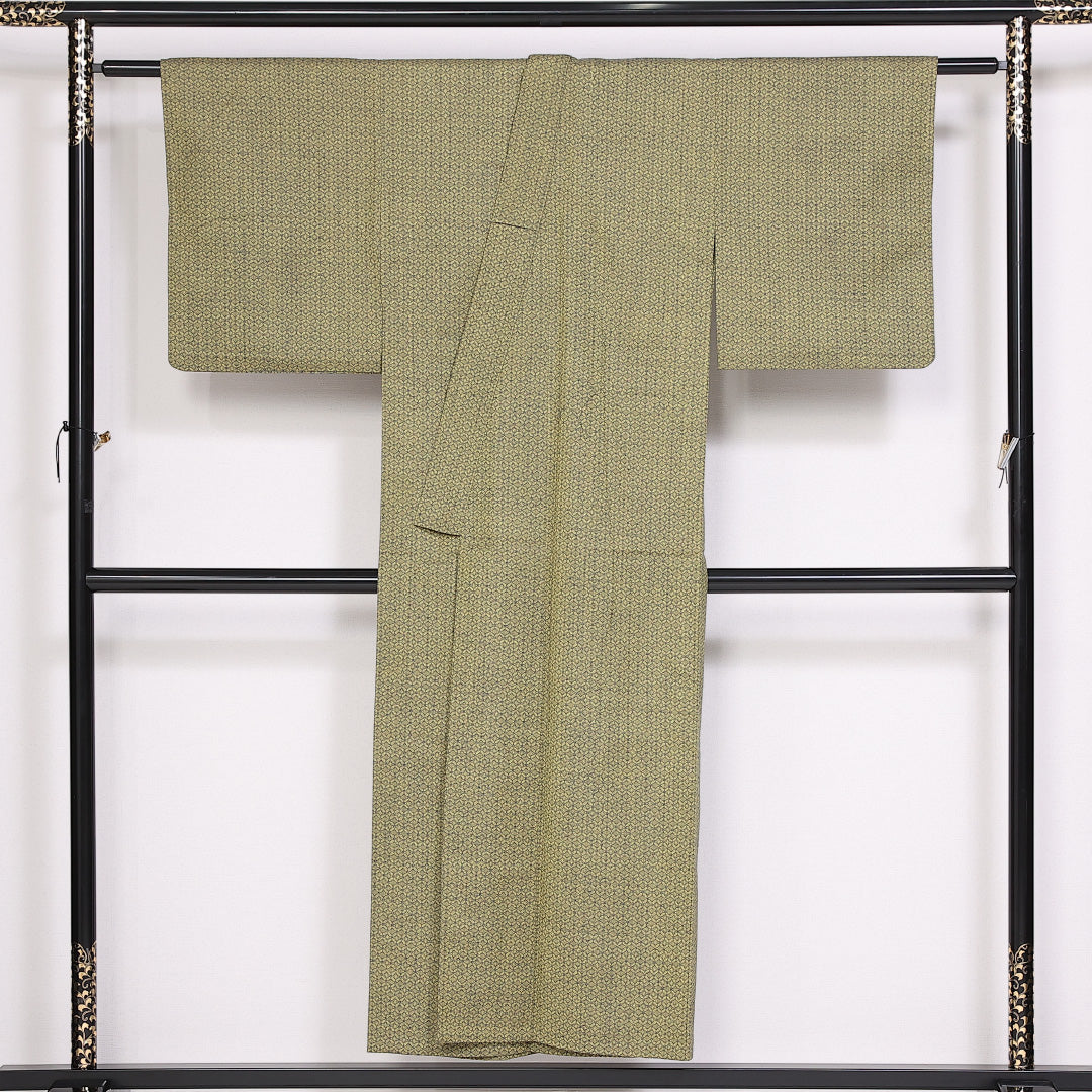 紬 身丈148cm 裄丈63cm Sランク 単衣 洗える着物 ウール バチ衿 七宝 肩当て 居敷当て 1216-10087