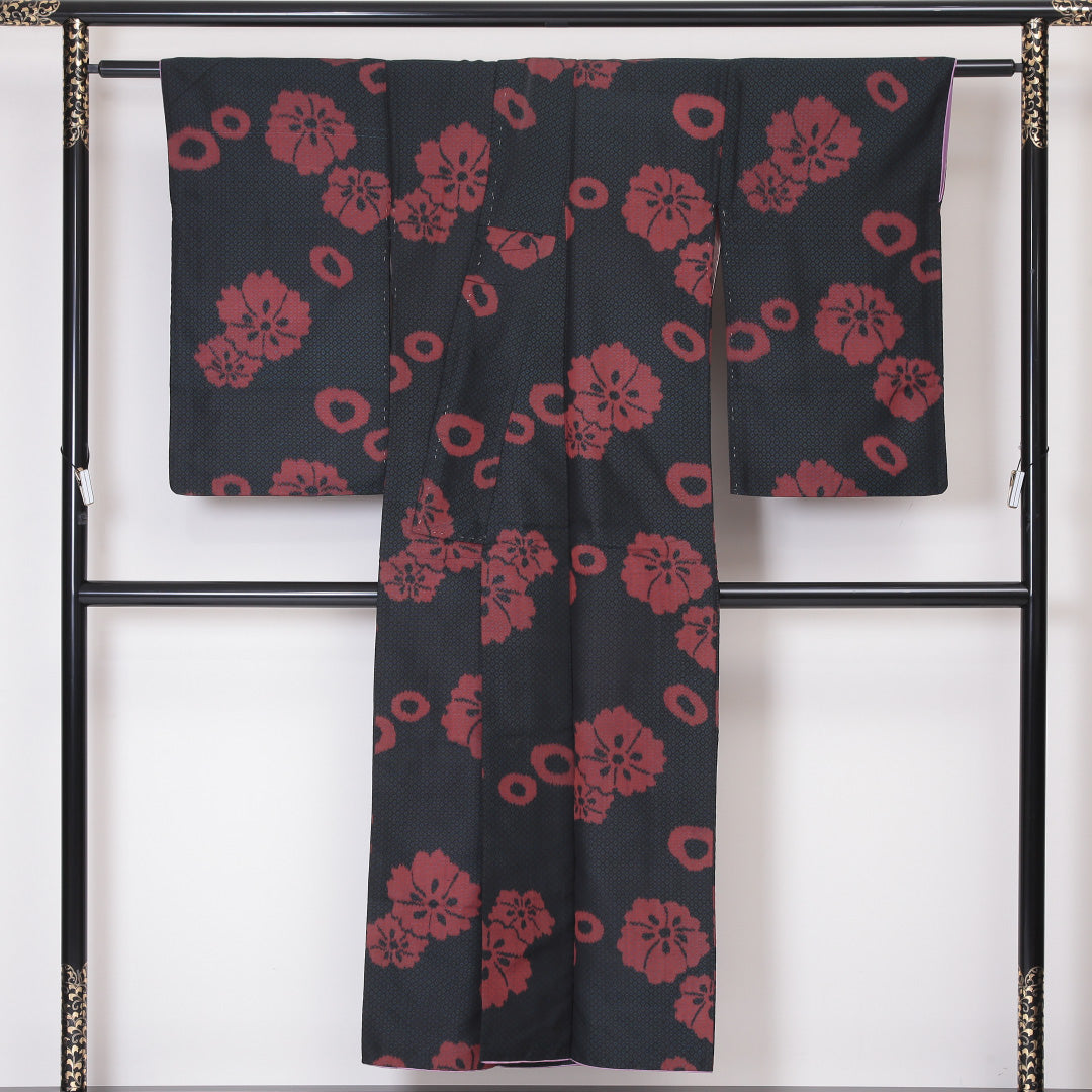 アンティーク 紬 袷 身丈148cm 裄丈63cm 正絹 Aランク XSサイズ 広衿 紋意匠 鹿の子 撫子 黒系 1216-03426