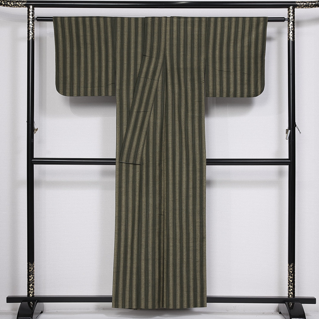 真綿紬 単衣 身丈157cm 裄丈63cm 正絹 Sランク カジュアル 広衿 Mサイズ 縞 緑系 RP 1223-10513