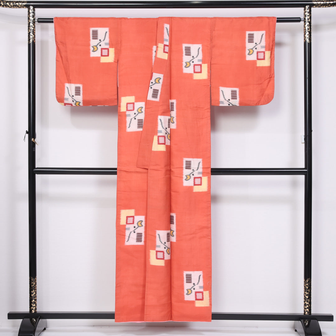 アンティーク 銘仙の着物 袷 身丈154cm 裄丈62cm 正絹 Aランク バチ衿 Sサイズ 幾何学柄 朱系 RP 1223-11474