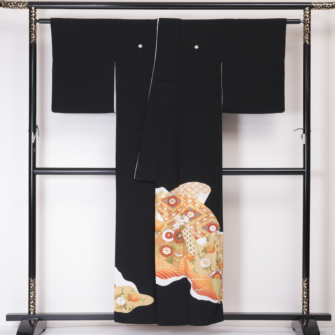 黒留袖 袷 身丈154cm 裄63cm 正絹 五つ紋 比翼仕立て 五三桐 通紋 吉祥文様 金駒刺繡 黒系 Bランク 1211-00110
