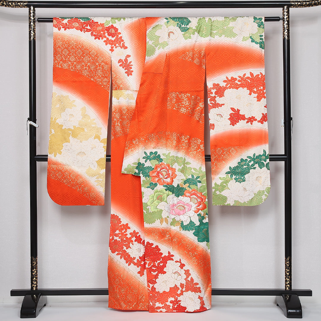 振袖 身丈157cm 裄丈64.5cm Sランク 袷 正絹 XL 広衿 ぼかし 金彩 刺繍 金駒刺繍 吉祥文様 古典柄 牡丹 花柄 朱系 1213-F0429