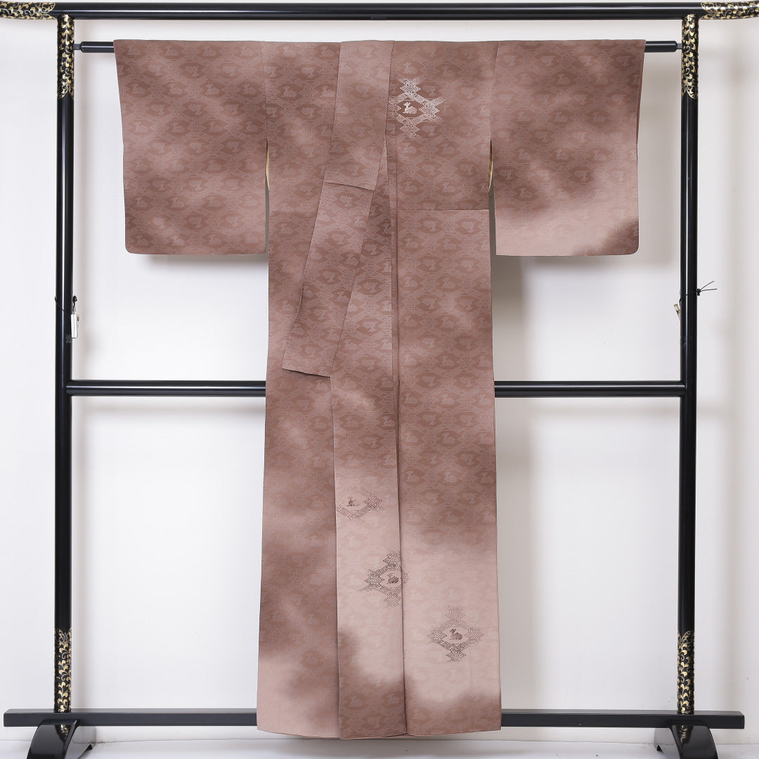 付下げ 袷 身丈155cm 裄丈63cm 正絹 Aランク 一つ紋 (剣片喰) 紋意匠 (有栖川鹿文) セミフォーマル 広衿 Mサイズ ぼかし染 茶系 RP 1218-04459