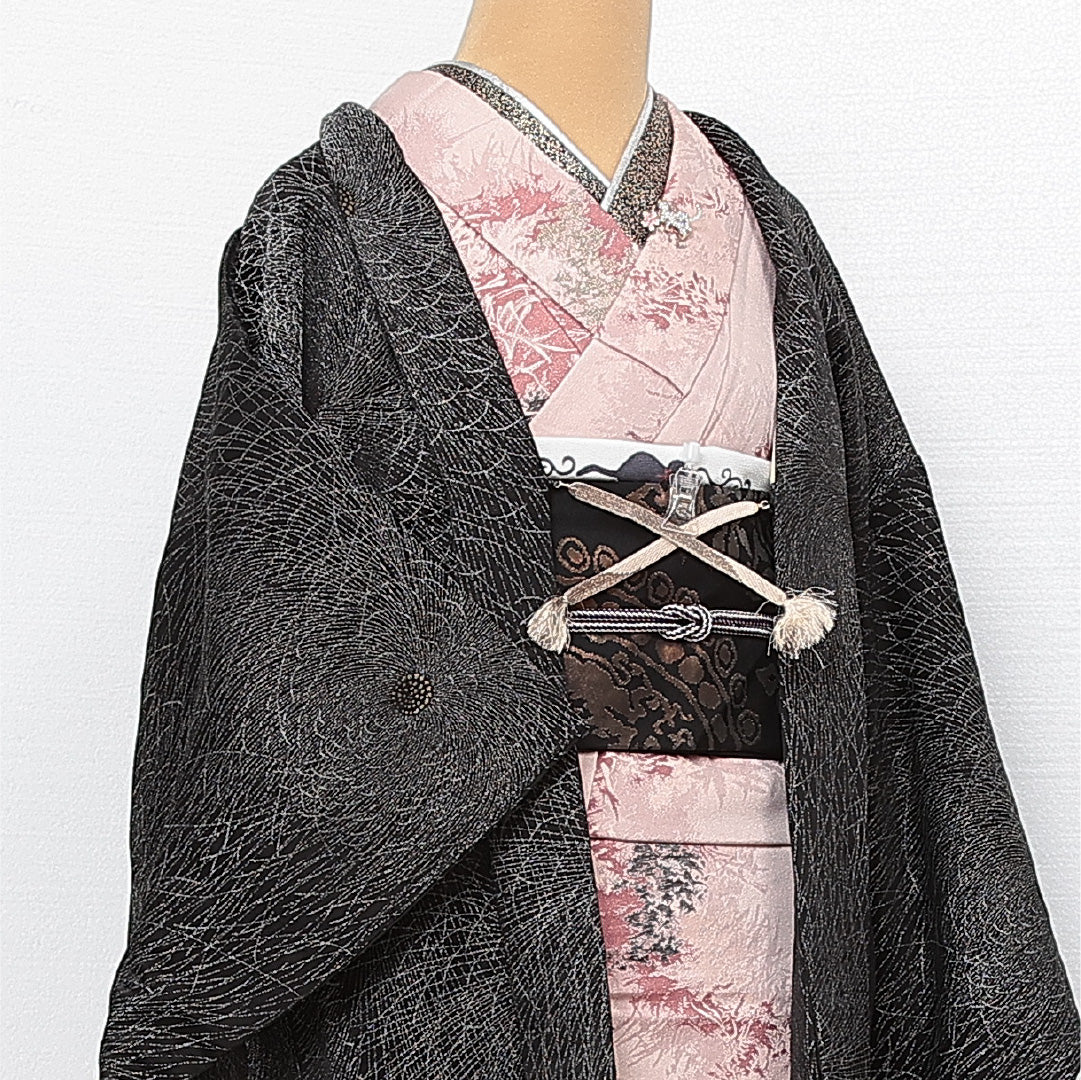 黒羽織 袷 身丈76cm 裄丈61cm 正絹 Sランク 一つ紋 (五三桐) セミフォーマル Sサイズ 漆糸 紐あり 菊 黒系 RP 1233-13693