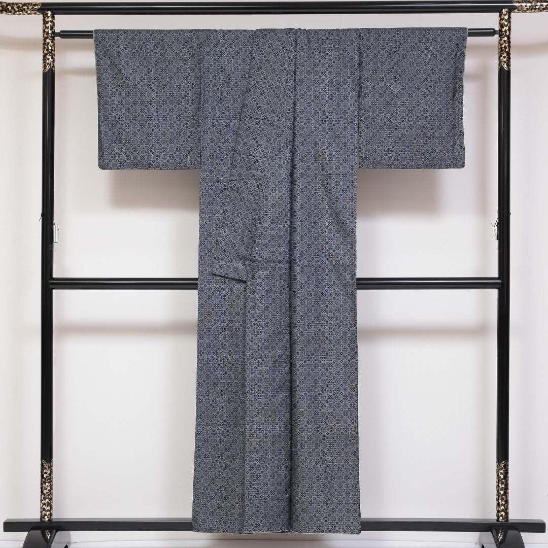 紬 袷 身丈154cm 裄丈62cm 正絹 Aランク Sサイズ 広衿 カジュアル 幾何学柄 グレー系 1216-03172