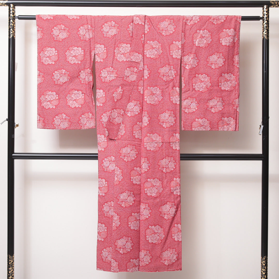 アンティーク 袷 身丈141cm 裄62cm 正絹 お召 芍薬 花毬や菊 ピンク系 Sランク 1216-01043