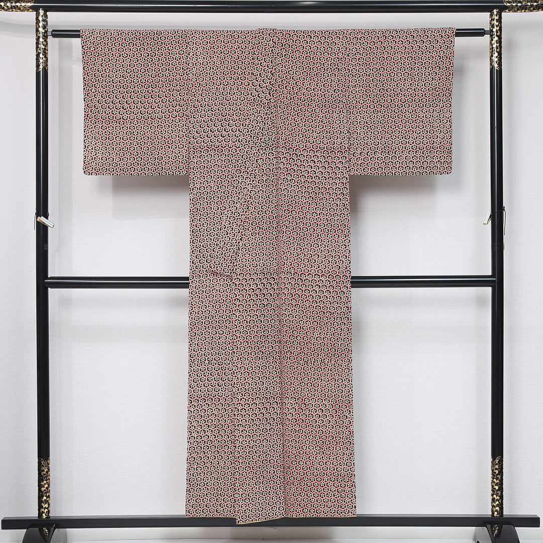 アンティーク 小紋 袷 身丈150cm 裄丈64cm 正絹 Aランク バチ衿 Sサイズ 亀甲 桜 ピンク系 M4 1221-12050