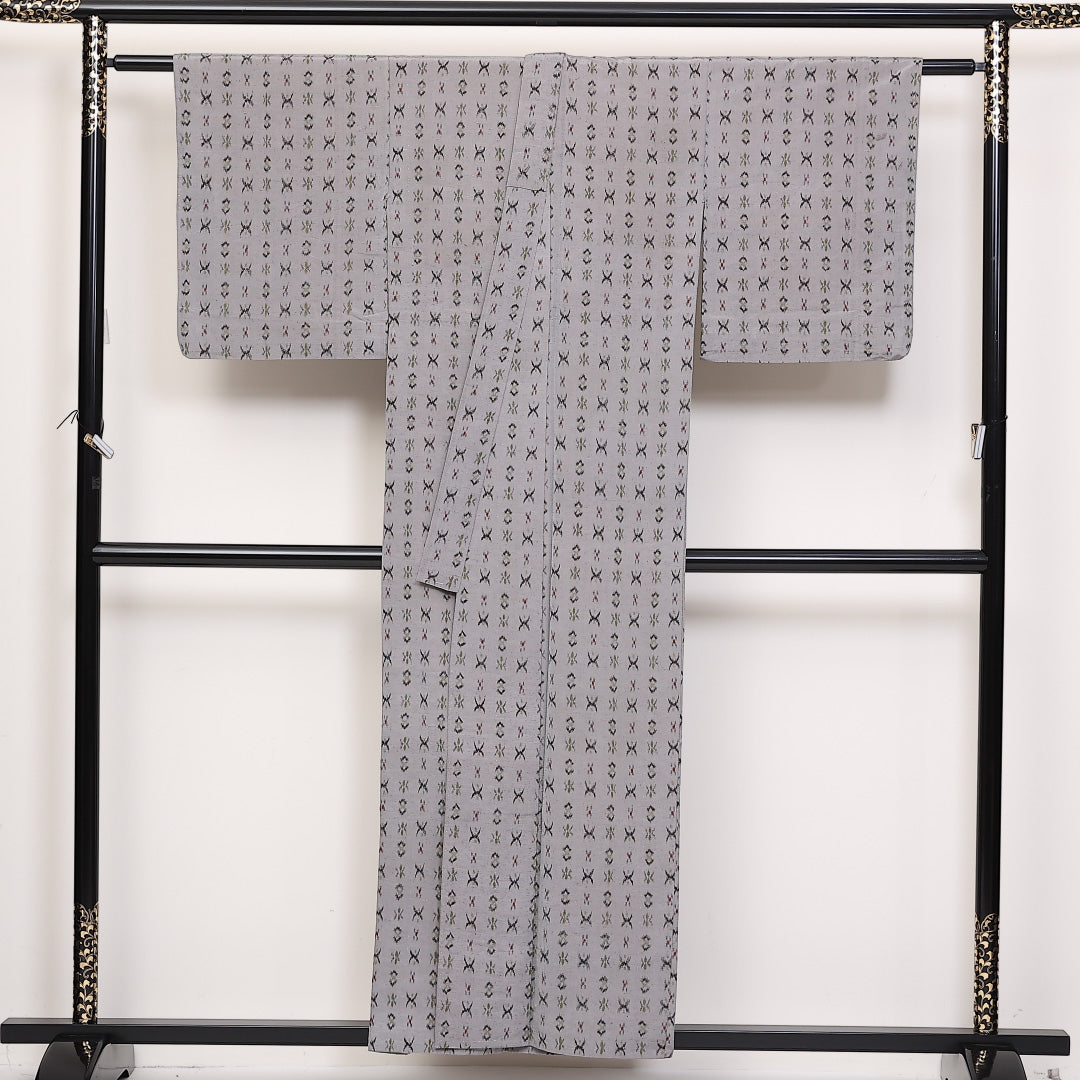 紬 単衣 身丈155cm 裄丈65cm 正絹 Cランク Mサイズ バチ衿 カジュアル 居敷当て 絣柄 グレー系 1216-03774