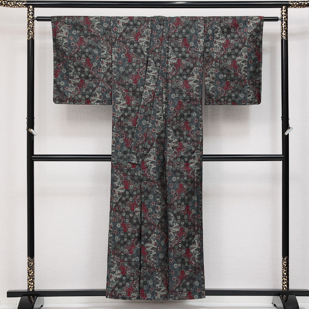 未使用品 洗える着物 ウールの紬 単衣 身丈155cm 裄丈61cm ウール Sランク カジュアル バチ衿 Mサイズ しつけ糸 古典柄 グレー系 RP 1223-14547