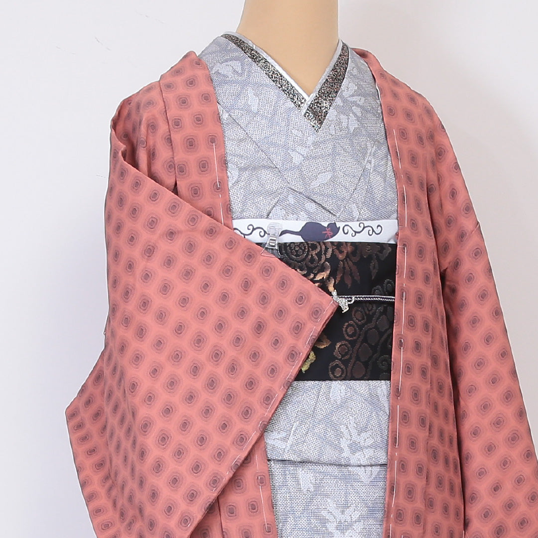 未使用品 羽織 袷 身丈77cm 裄丈62cm 正絹 Sランク カジュアル Sサイズ 幾何学柄 ピンク系 RP 1232-06070
