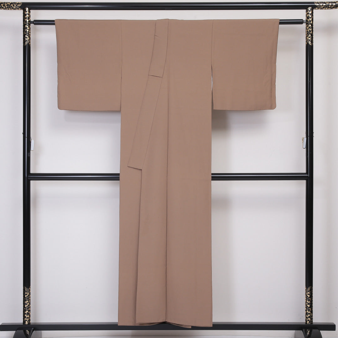 色無地 袷 身丈152cm 裄62.5cm 正絹 地紋なし 一つ紋 茶系 Bランク 1214-00419
