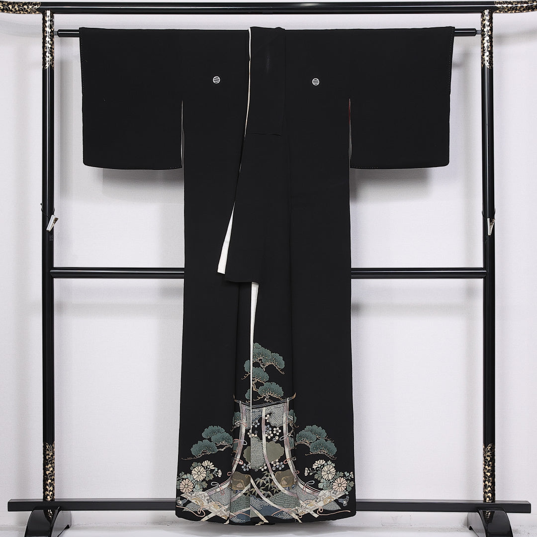 アンティーク 黒留袖 五つ紋 丸割三引 身丈154cm 裄丈61cm Cランク 正絹 袷 比翼 広衿 S 几帳 松 松 黒系 1211-F0311