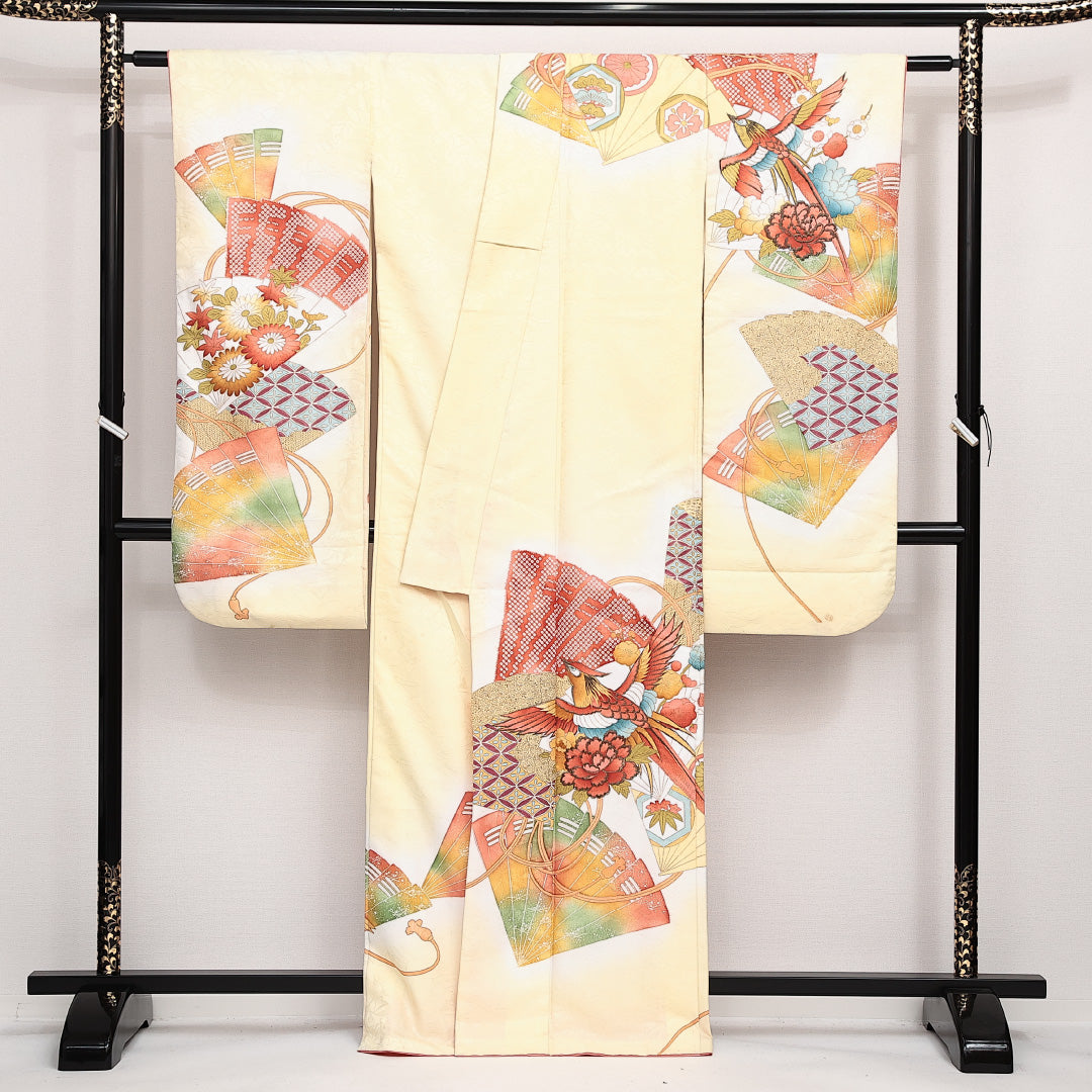 振袖 身丈164cm 裄丈65cm Cランク ポリエステル 洗える着物 袷 広衿 L 刺繍 吉祥文様 扇 牡丹 フォーマル 古典的 華やか クリーム系 1213-F0601