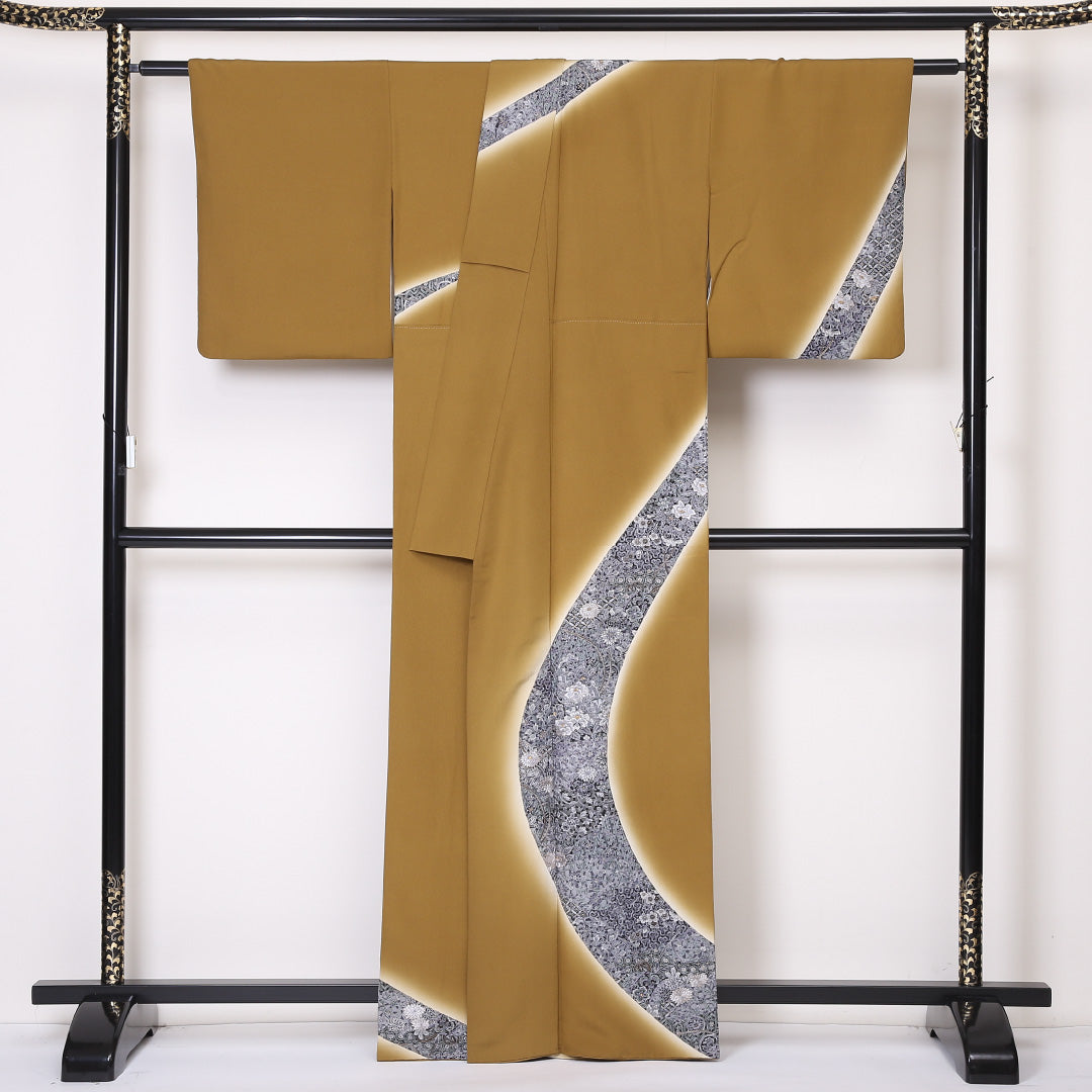 訪問着 袷 身丈163cm 裄丈65cm 正絹 賢三 Sランク Lサイズ 広衿 セミフォーマル 唐草華文 牡丹 蘇州刺繍 作家物 落款 茶系 黄系 1212-04473