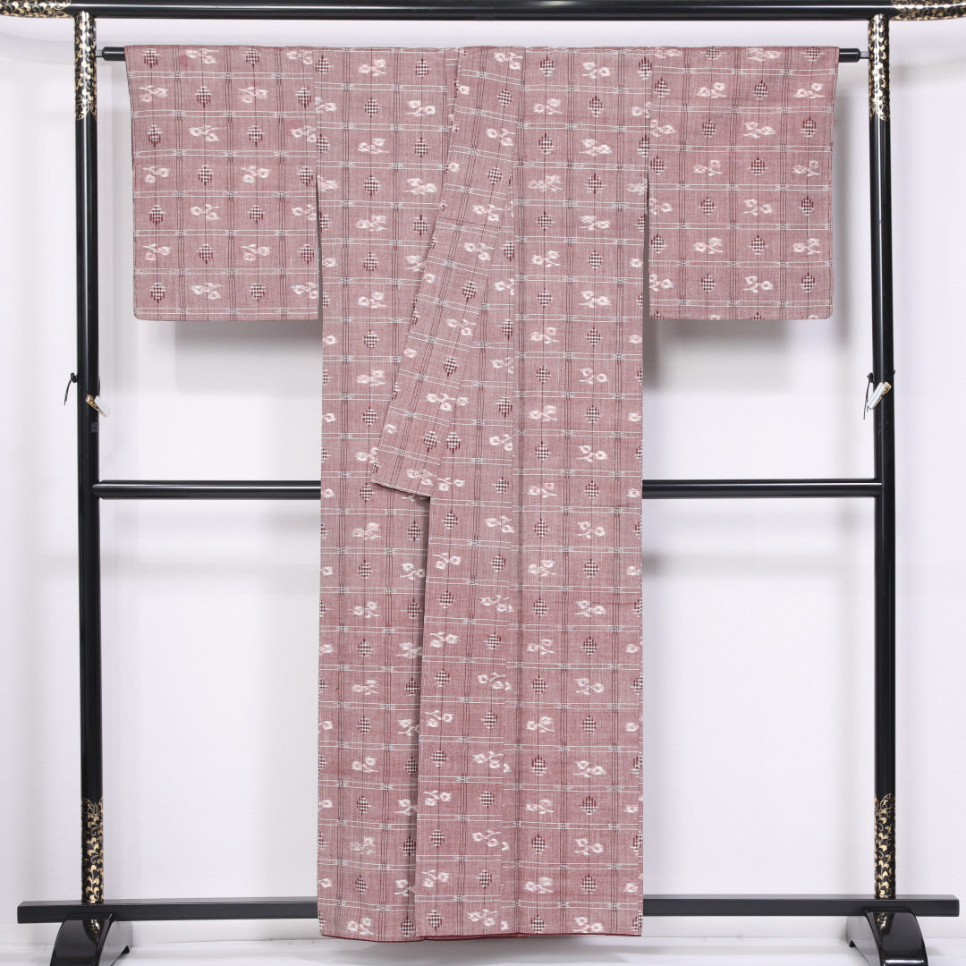 十日町紬 袷 身丈157cm 裄丈64cm 正絹 Bランク カジュアル 広衿 Mサイズ 格子 ピンク系 RP 1223-11501