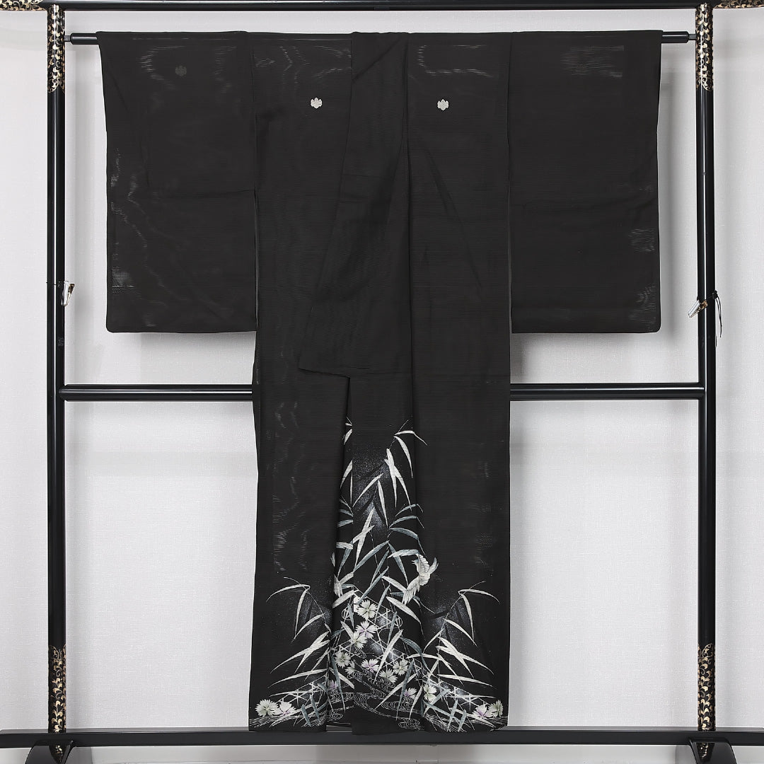 黒留袖 五つ紋 五三桐 身丈149cm 裄丈63cm Sランク 正絹 夏物 広衿 XS 笹 鳥 撫子 フォーマル 古典的 控え目 黒系 1211-F0512
