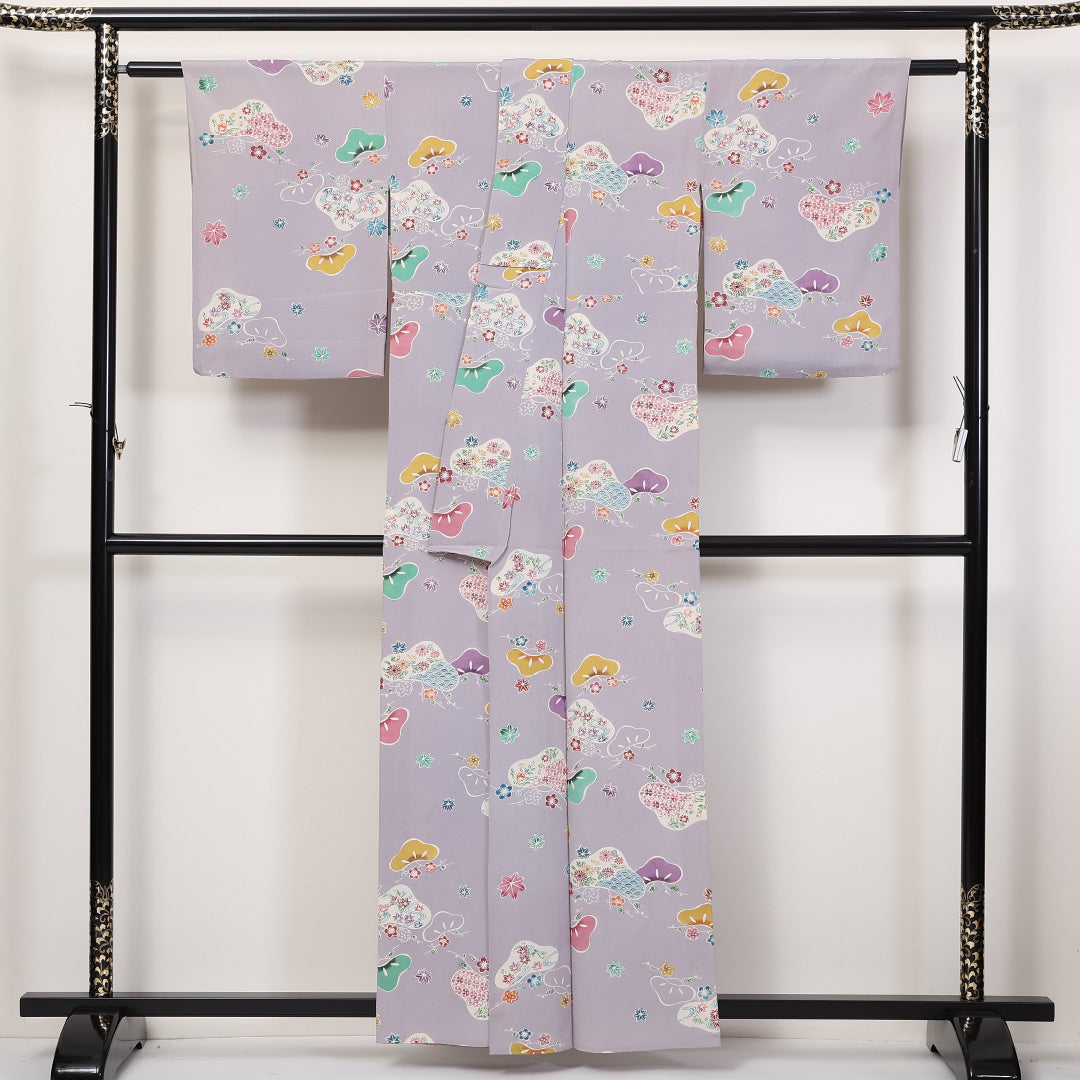手染め紅型 小紋 単衣 身丈159cm 裄丈63cm 正絹 秀美謹製 Cランク Mサイズ 広衿 インフォーマル 居敷当て ちりめん 花柄 植物柄 証紙 紫系 1215-02297