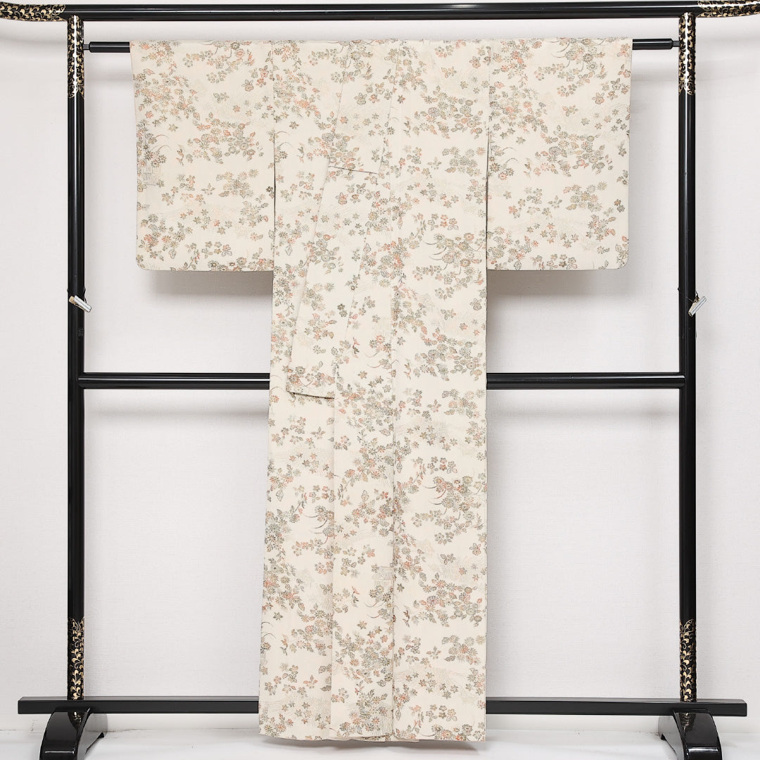 お召 袷 身丈159cm 裄丈62cm 正絹 Aランク インフォーマル 広衿 Mサイズ 漆糸 菊 紅葉 白系 RP 1222-13630